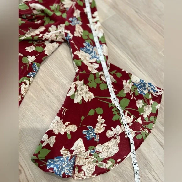Milk & Honey Wine Floral Plunging Tie-Front Bell Sleeve Romper Size Small - Picture 13 of 16